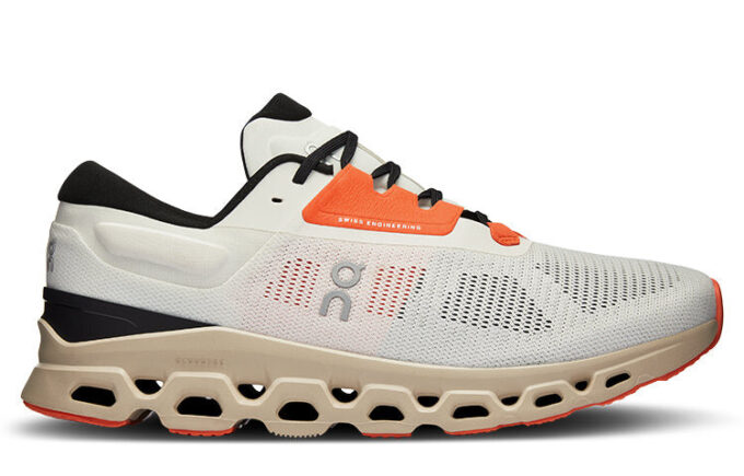 Cloudstratus 3 „Alb Nisip Netopsit”