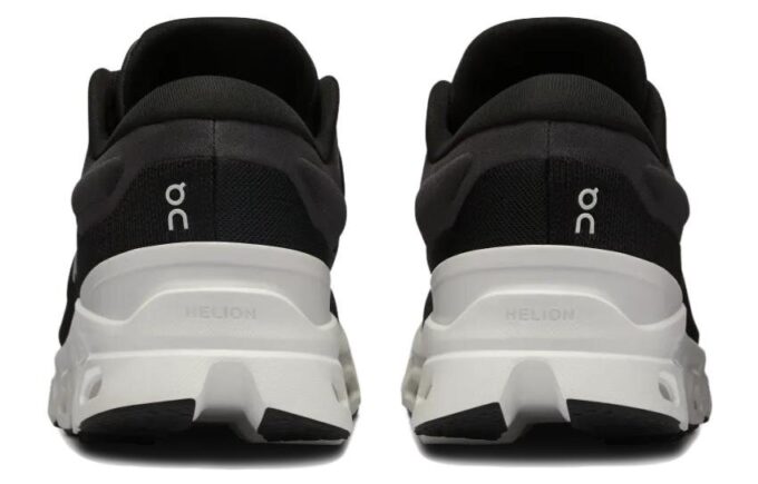 Cloudstratus 3 „Negru Alb” Cloudstratus 3 „Negru Alb”