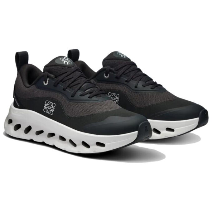 On Running x LOEWE Cloudtilt 2 „Negru”