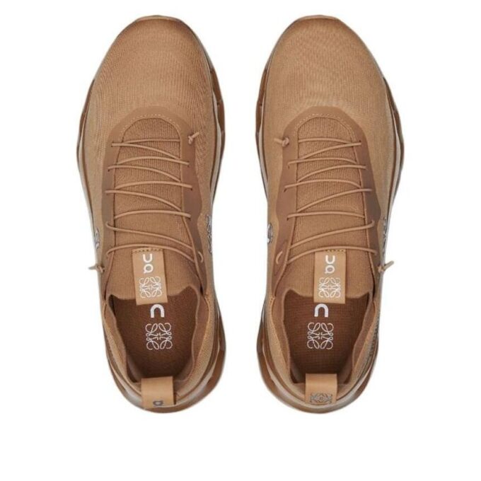 On Running x LOEWE Cloudtilt „Nisip Închis” On Running x LOEWE Cloudtilt „Nisip Închis”